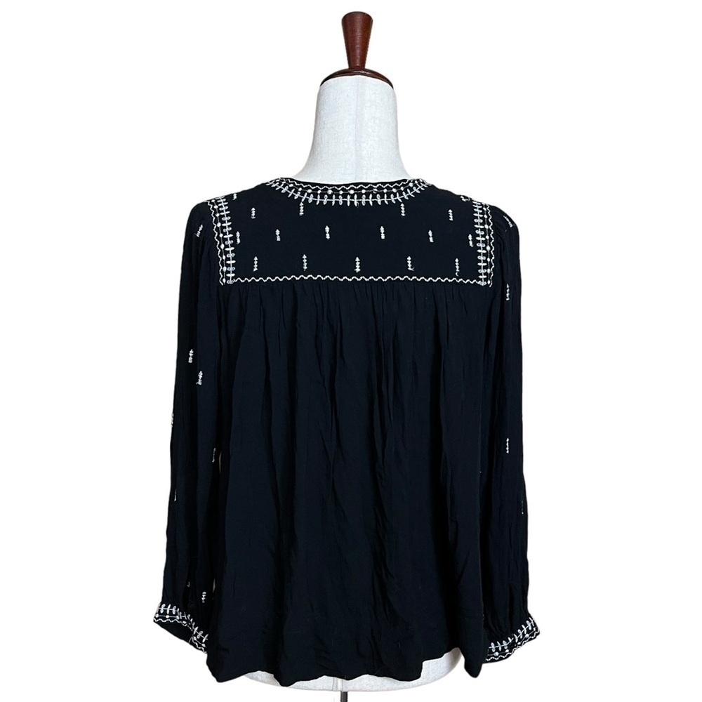 Lucky Brand Peasant Top. Embroidered V-Neck Poet Sleeve Black White Size S #1233 - Picture 2 of 4